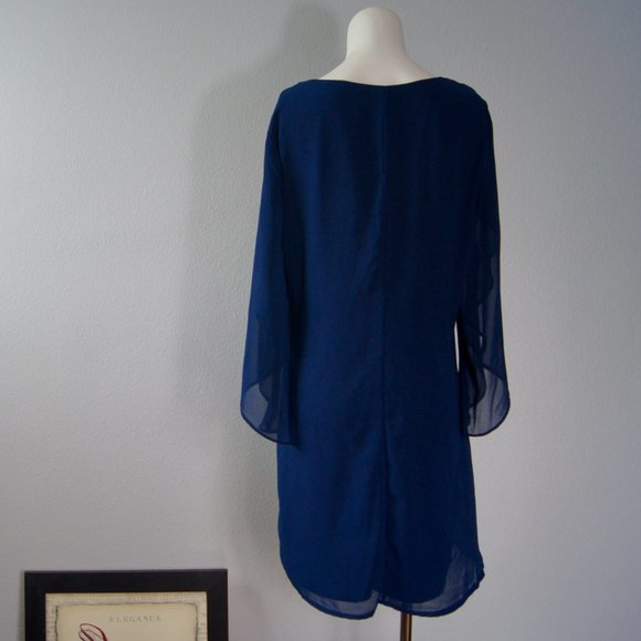 Luxology Bell Sleeves Dress - Picture 5 of 6